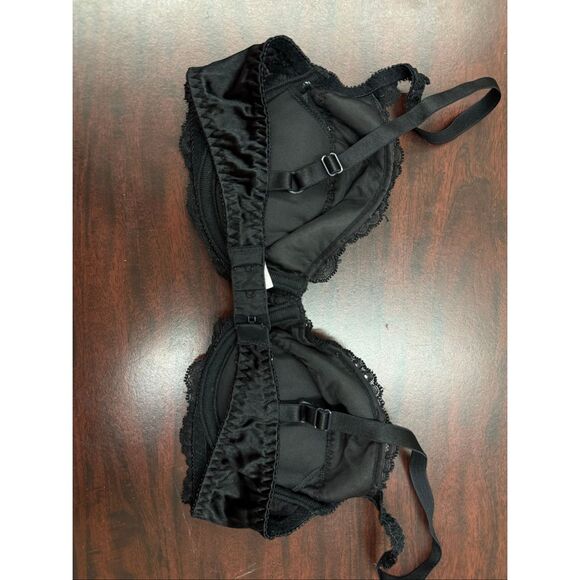 Vintage Victoria’s Secret Black Bra with Removable Pads and Lace Size 36B - Picture 3 of 8